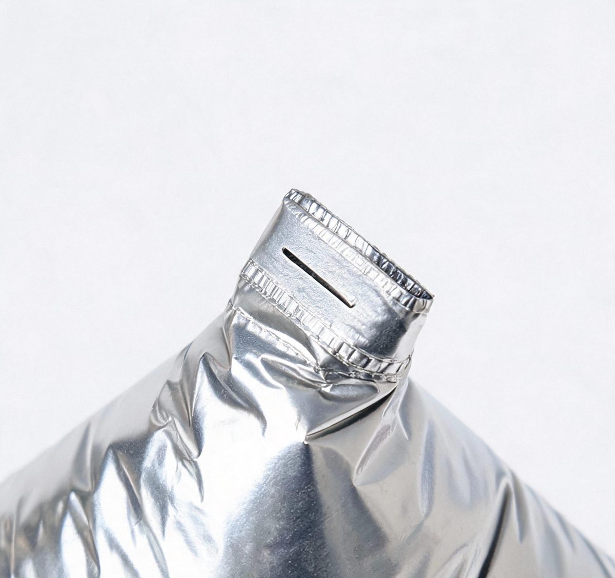 Self-sealing valve on a Wonabo cheer stick — same valve construction as our foil balloons
